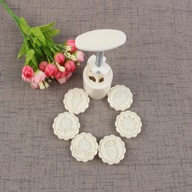 

(6pcs) (50g) Plastic DIY Stamps Round Flower Moon Cake Mold Mould Pastry Mooncake Tools