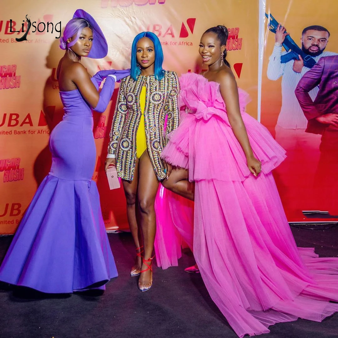 Модные длинные платья из фатина цвета фуксии с высоким и низким вырезом