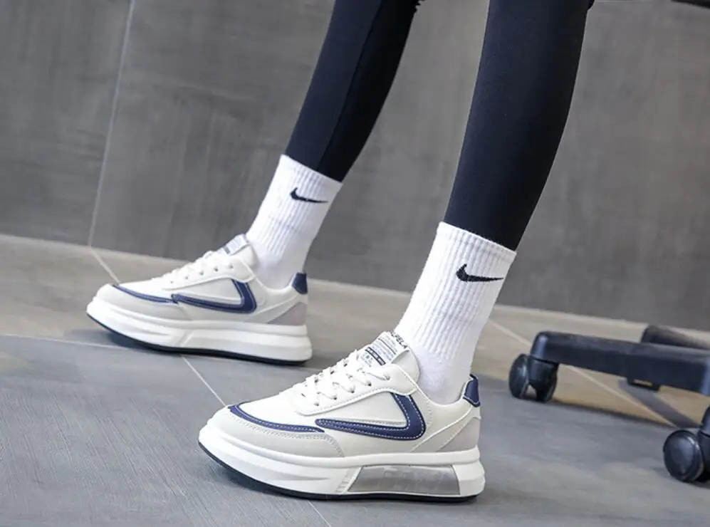 

Hot sale sports shoes trend men's board shoes fashion men casual shoes High Quality men running shoes all-match men sneakers