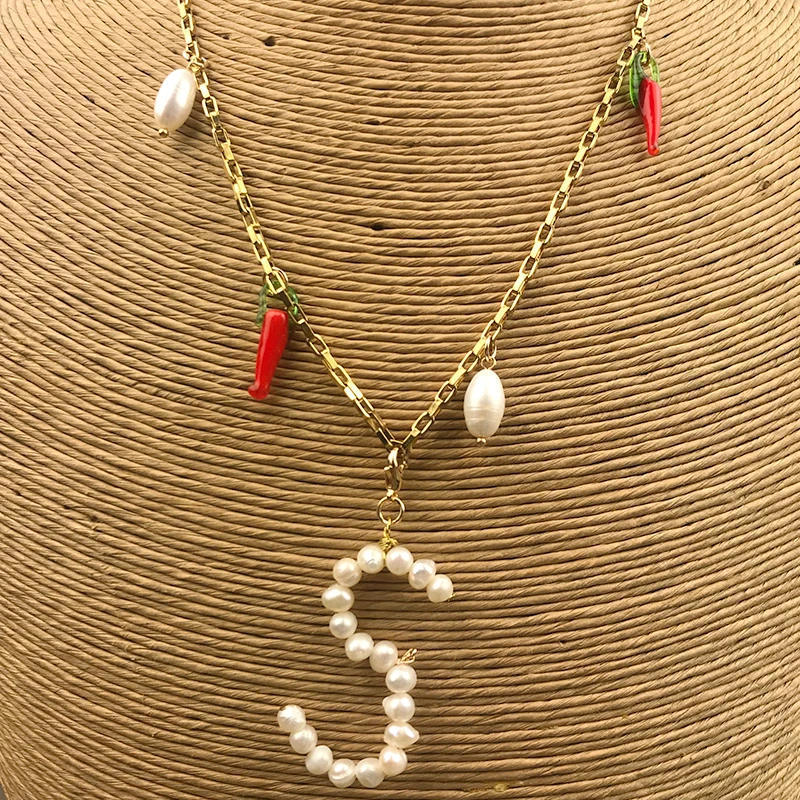 Цепочка с подвеской в виде букв алфавита золотого цвета простое модное