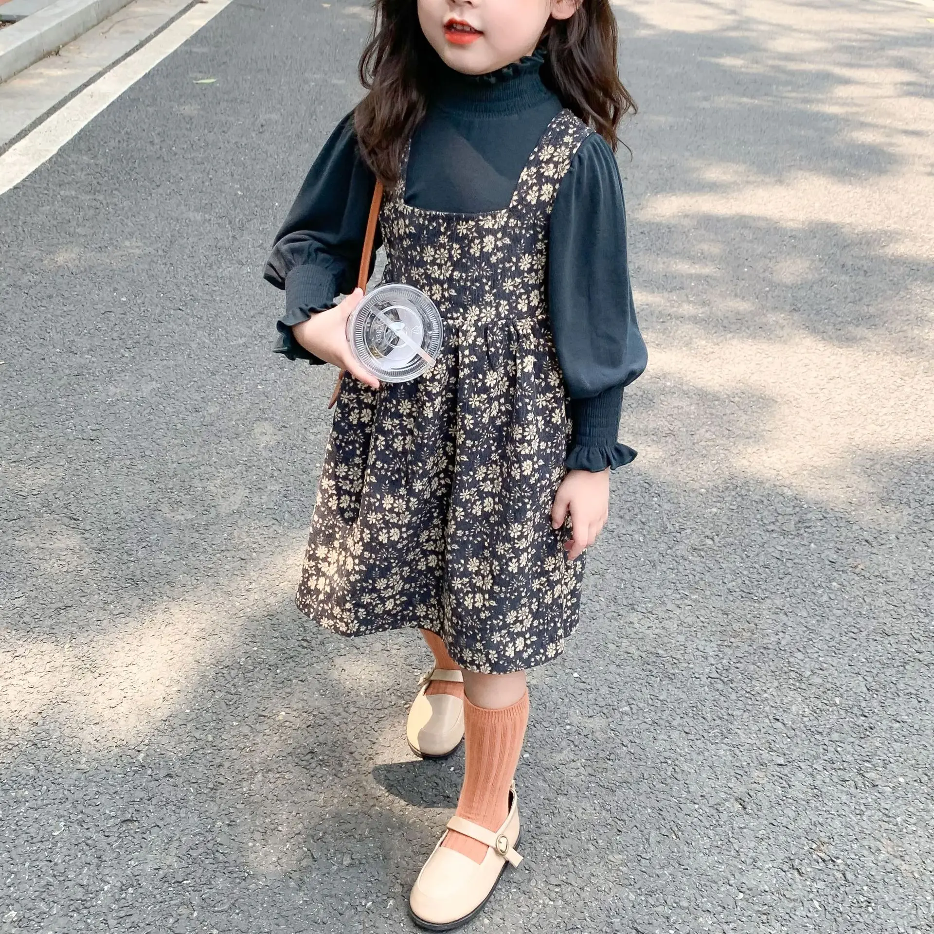 

Новинка осени 2021, Детские платья для девочек, детская корейский топ для девочек + вельветовое платье на бретельках, комплект из 2 предметов, д...