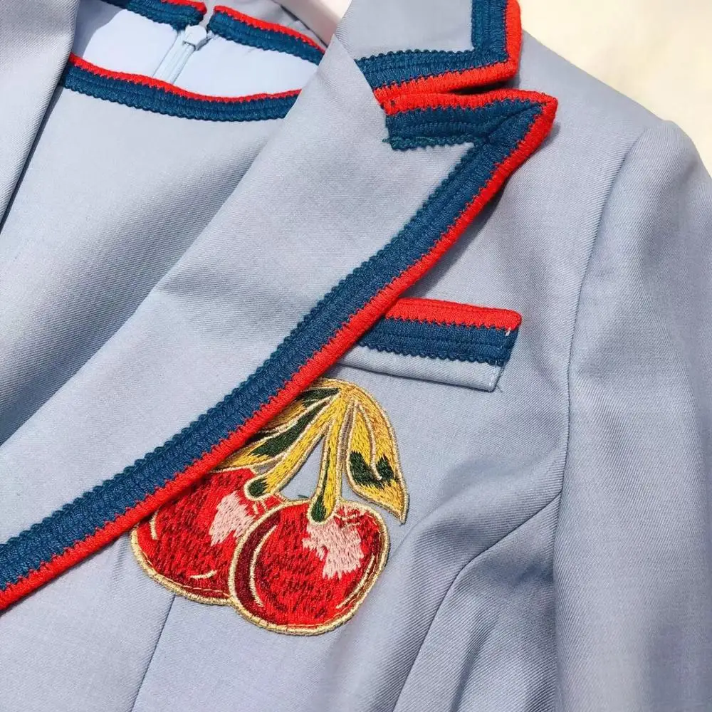 Осень Новая Европейская и американская Женская одежда с длинным рукавом, пальто с вышивкой вишни, платье на бретелях, костюм из двух предметов