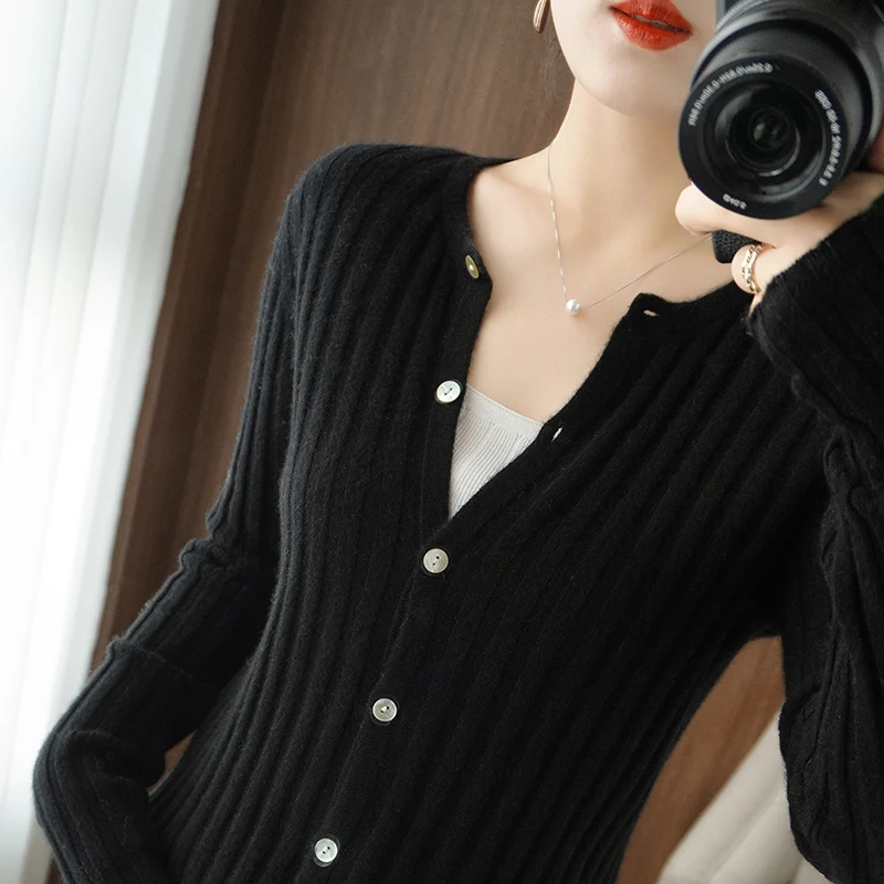 

2021 autumn and winter new 100% pure wool round neck cardigan woman draws a slim fit large size pure color knitted top