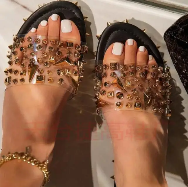 Летние женские прозрачные шлепанцы на плоской подошве с заклепками Модные