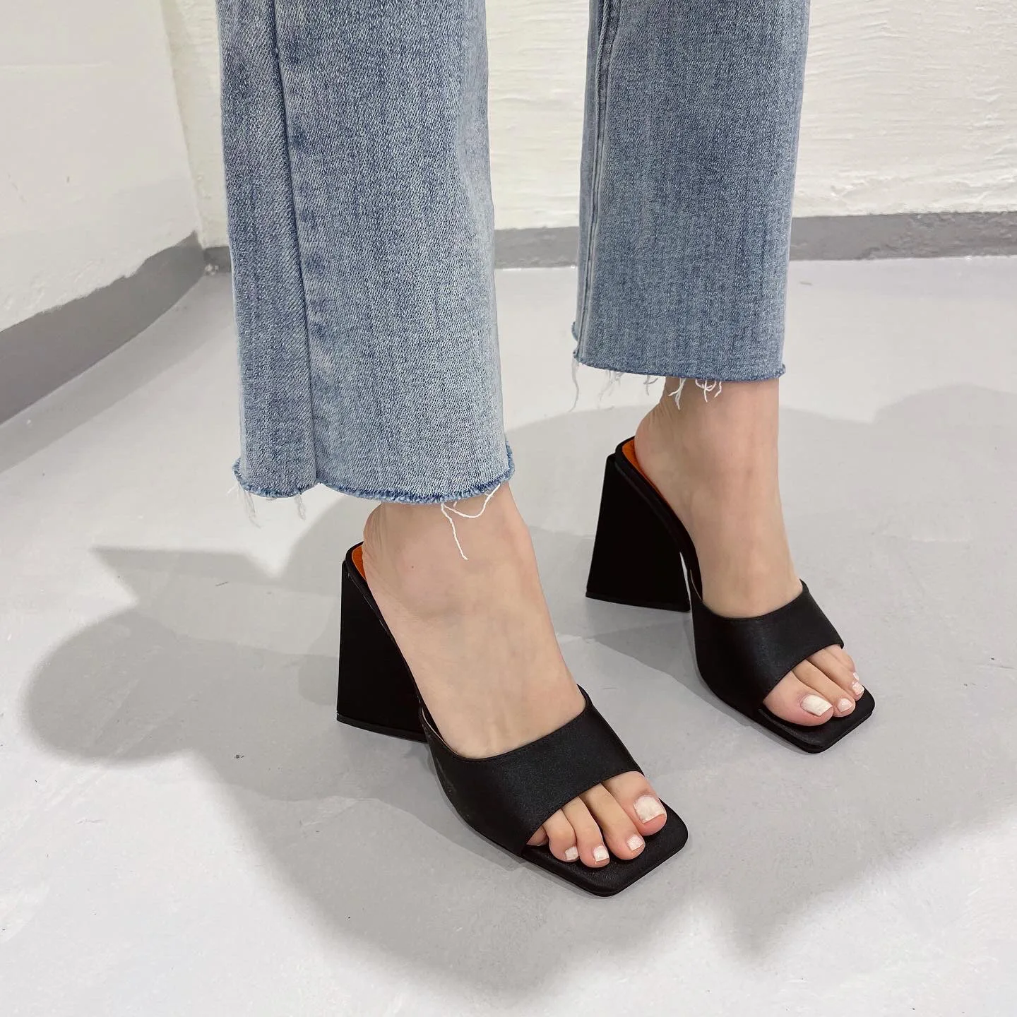 

2022 Europe and the United States spring and summer fashion thick-heeled slippers sexy high-heeled sandals and slippers 35-42