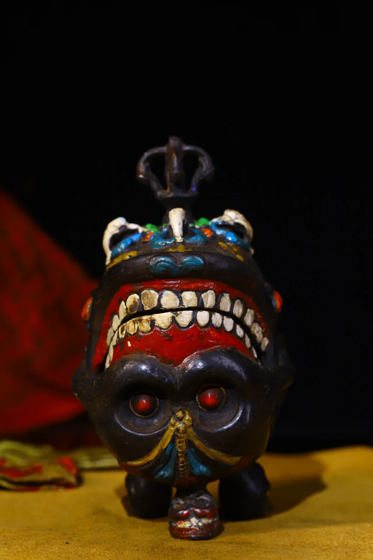 

5"Chinese temple collection Old Bronze Tracing Shituo Lin Skull head Monkey head statue incense burner Pendant amulet Town House