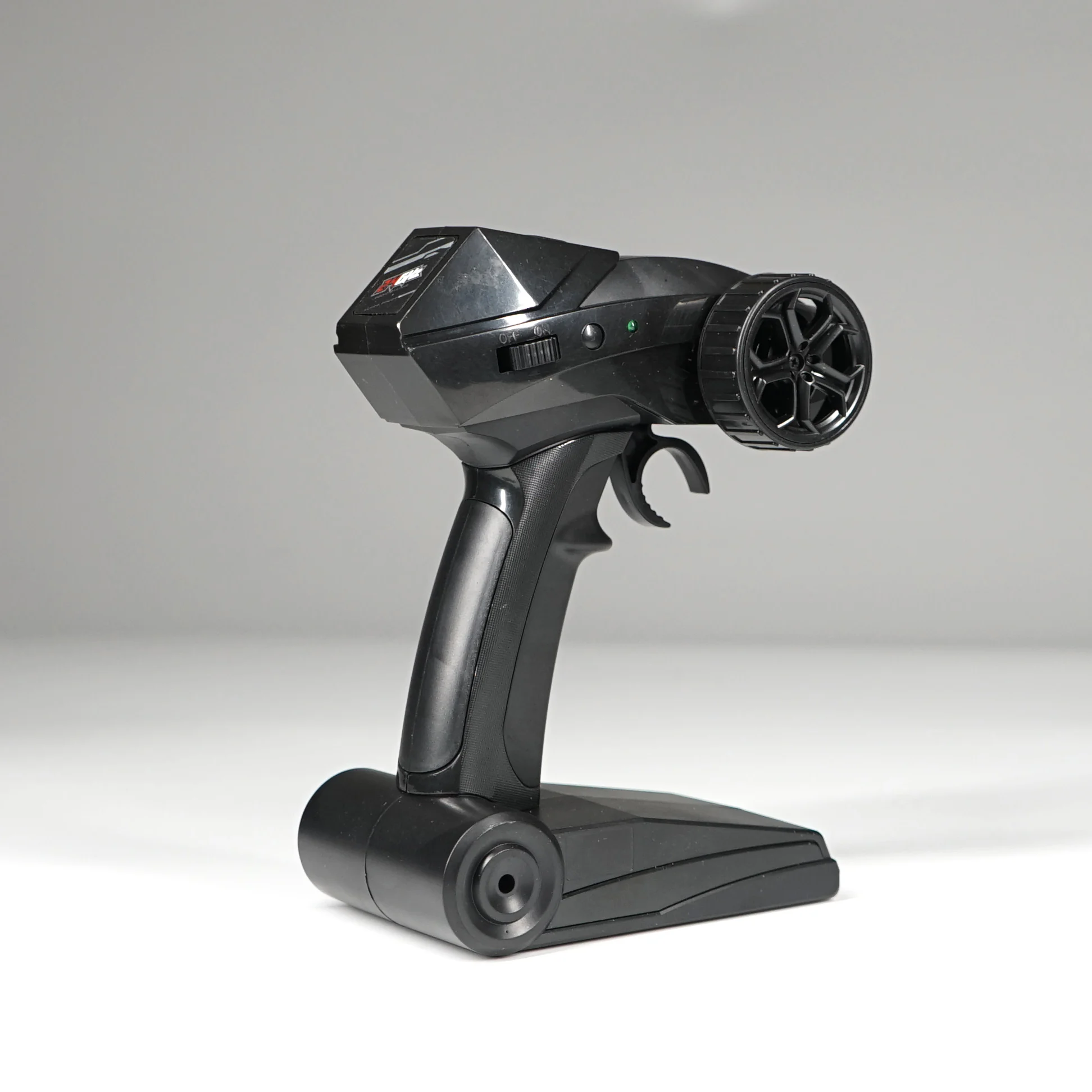 Радиоуправляемый автомобиль альпинистский двойной привод двигателей Bigfoot