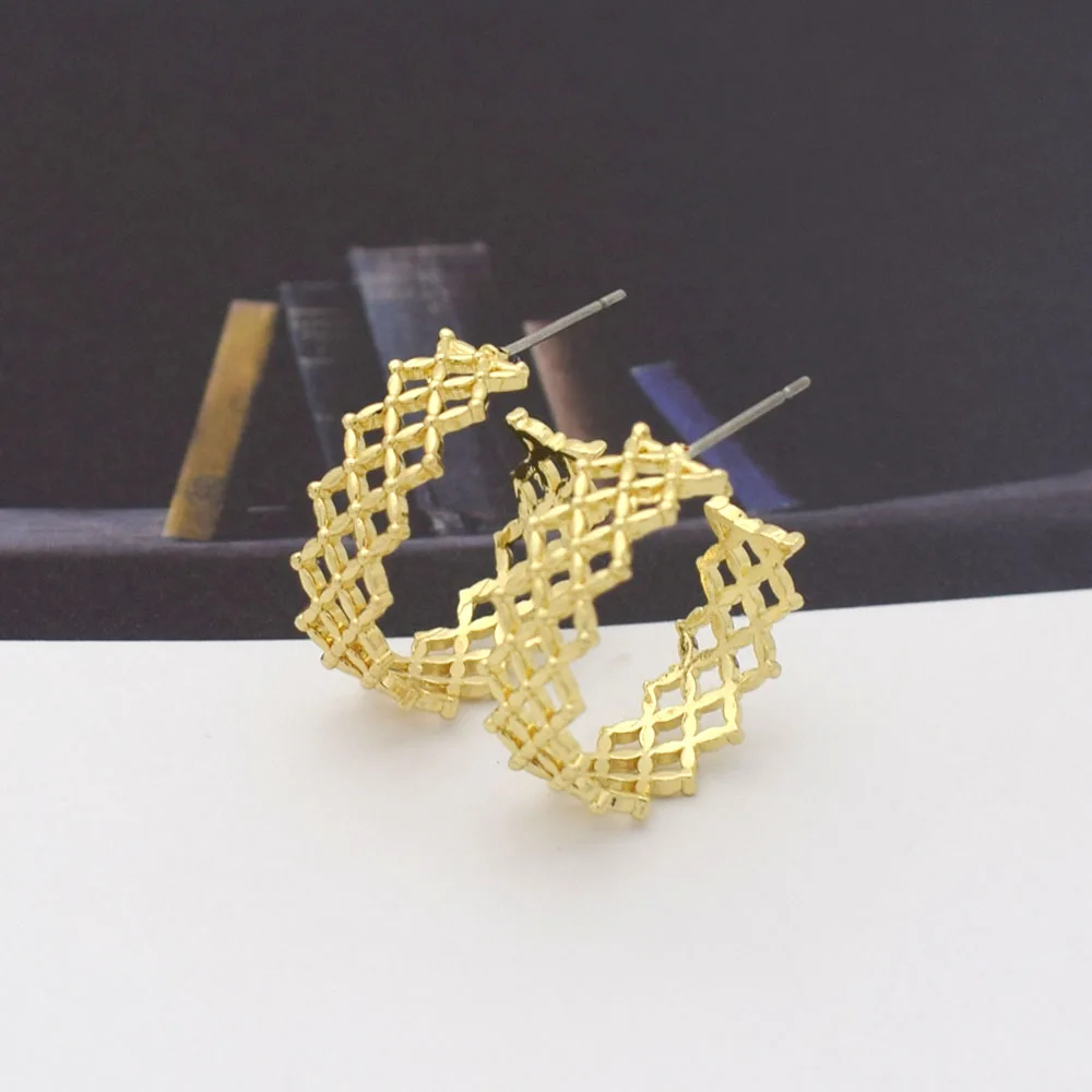

Hollow-out mesh hoop earrings Round copper gold earrings for women 2020 New punk C shape earrings Wide circle luxury earrings