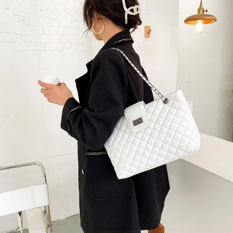 

2021 Autumn And Winter New Fashion Leisure Rhombic Embroidery Chain Women's Single Shoulder Slant Span Bag