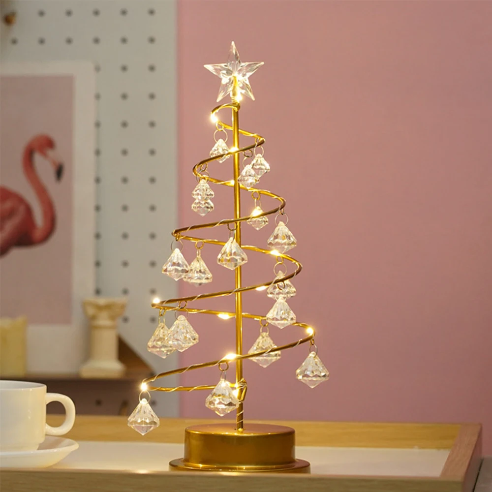 С украшением в виде кристаллов на Рождество дерево светодиодные фонари