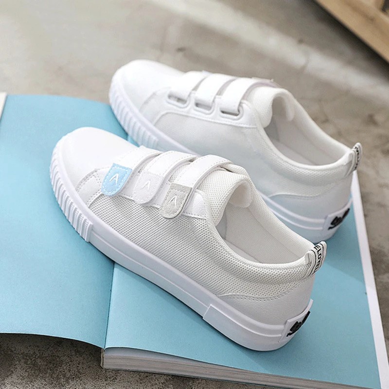 Женские кроссовки Новинка 2020 года Удобная повседневная обувь белого цвета с