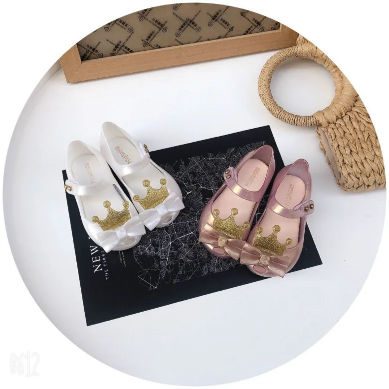 Mini Melissa/Новинка года; прозрачная обувь; детская обувь принцессы с круглым открытым носком и бантом; мягкие и удобные сандалии; обувь на каблуке 14-16,5 см