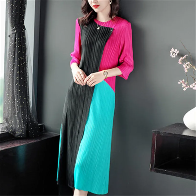 

Miyake pleated women's color block dress 2021 spring fashion high-elastic slim mid-length dress with personalized buttons