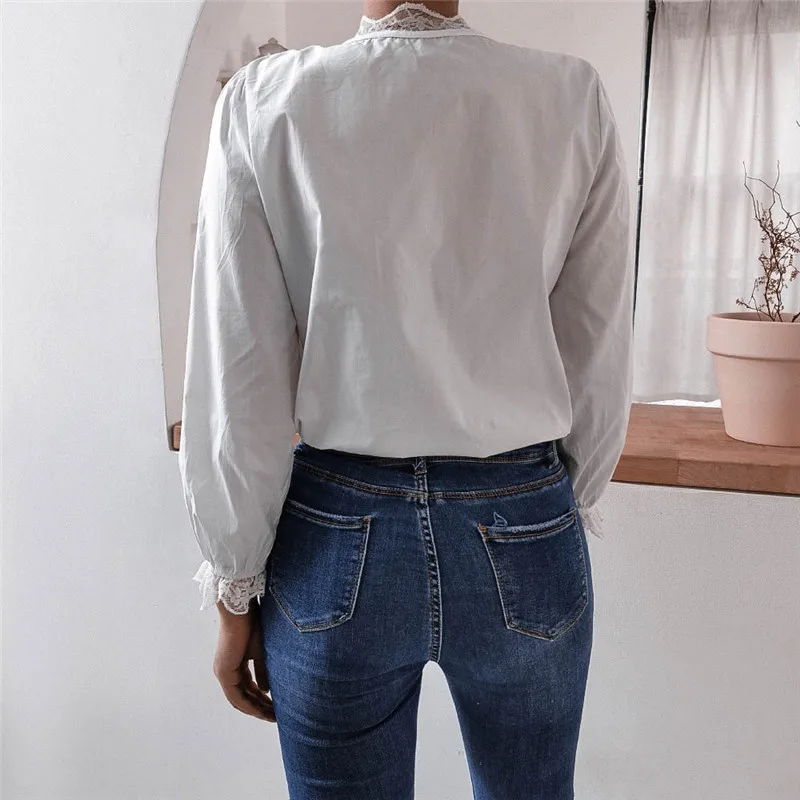 

2021 Lace Patchwork Women Shirts Spring New Fashion Elegant V-neck Lantern Sleeves Blouses