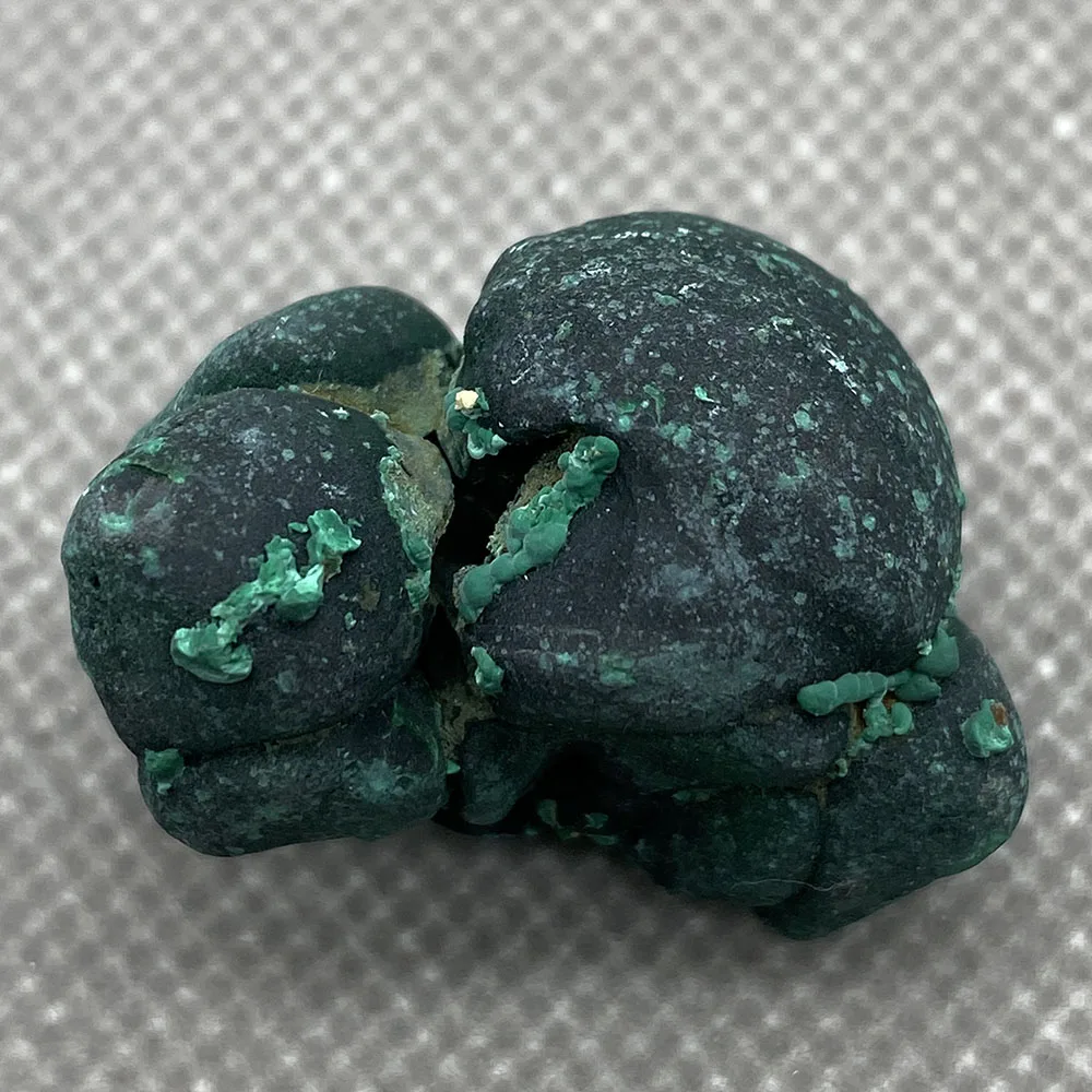 

Natural green malachite ornamental stone specimens come from China