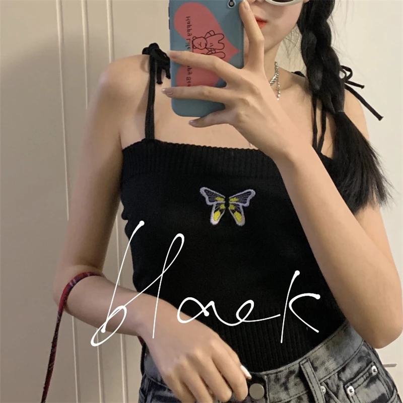 Женский трикотажный жилет с вышивкой бабочки