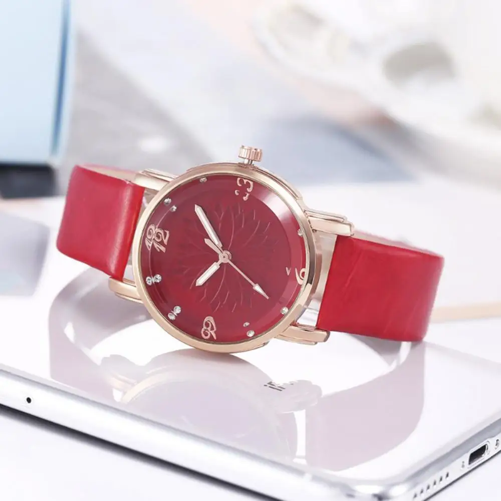 Модные цветные маленькие дамские часы из сплава и стали с ремешком Простые