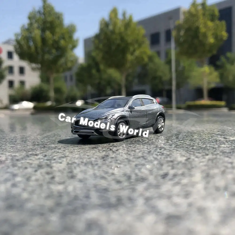 Литая модель автомобиля QX30 1:64 (серый) + небольшой подарок! |