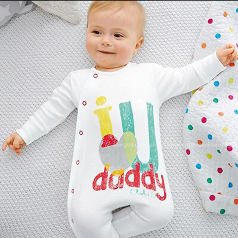 Детский комбинезон с длинными рукавами и надписью Love Mom and Dad осенний комплект