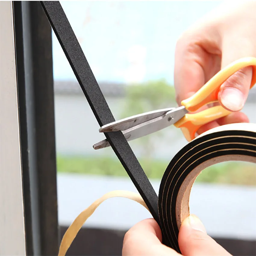 Уплотнительная лента для дверей и окон кухонная черная самоклеящаяся полоска