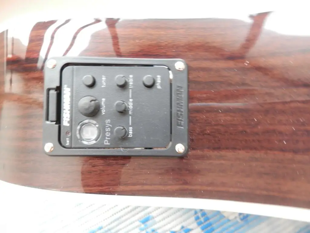 

Acoustic guitarpickup EQ Not sold separately Order with acoustic guitars only