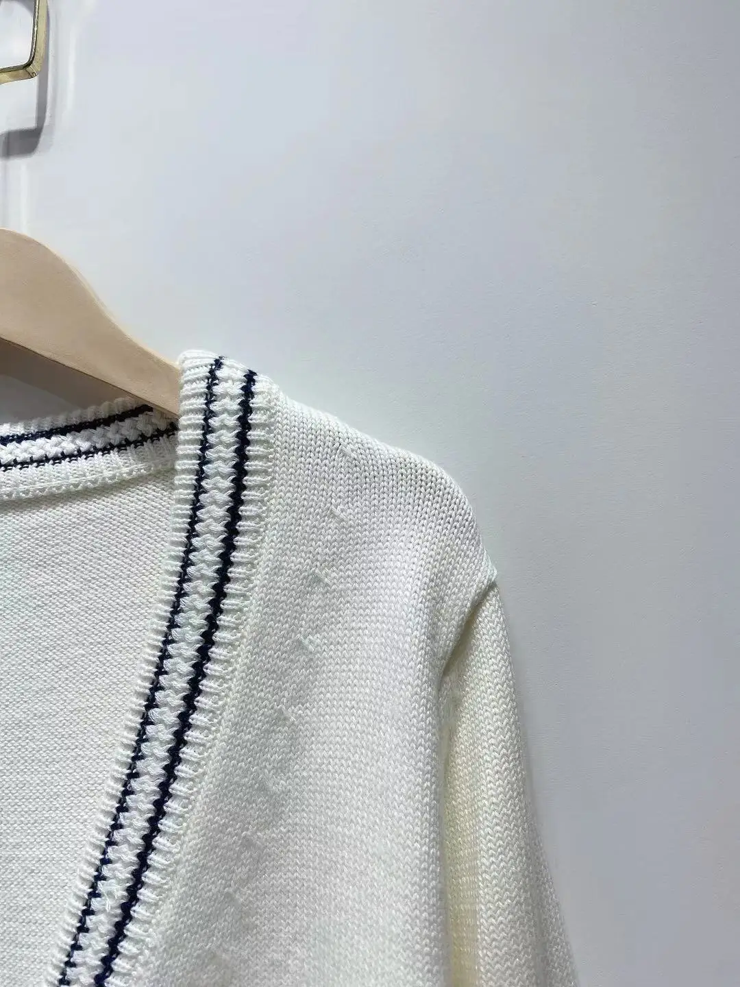 

Women Long Sleeve Stripes V-neck Knit Cardigan Single Breasted Pearl Buttons 2021 Autumn Pockets Female Sweater