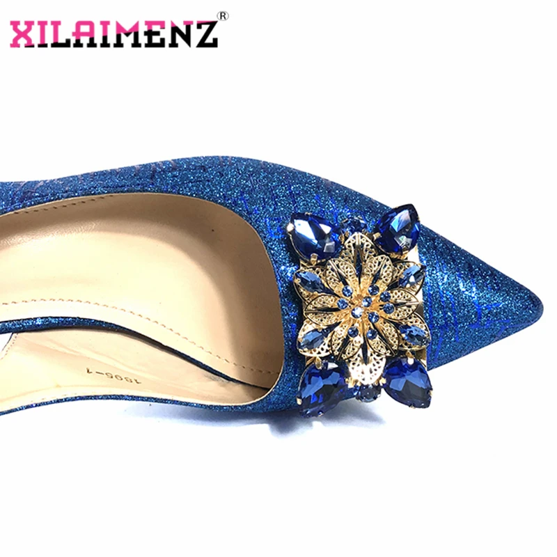 Новейшие итальянские туфли и сумочки в золотистом цвете высококачественные