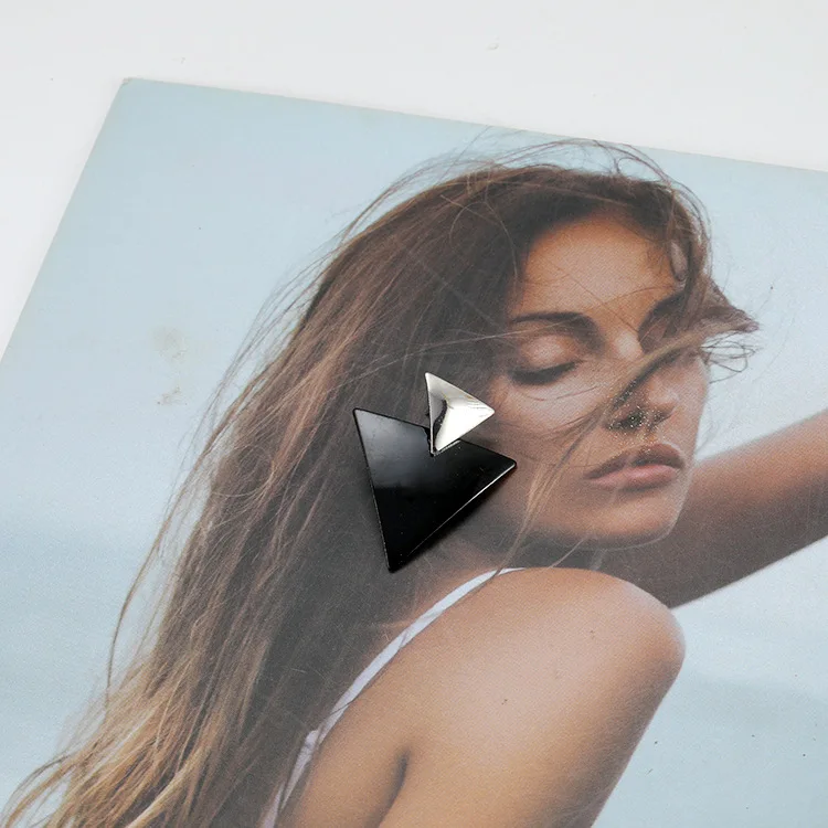 Южнокорейские простые черные треугольные серьги винтажные в европейском и