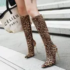 Женские сапоги с леопардовым принтом Lloprost ke, сексуальные зимние сапоги на высоком каблуке с острым носком и застежкой-молнией из змеиной кожи