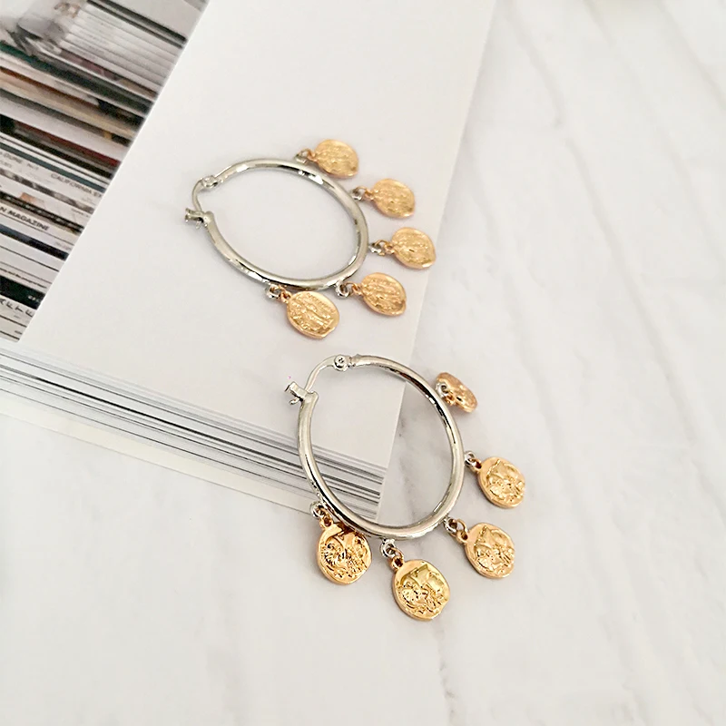 

Baroque Multiple Irregular Relief Portrait Earrings for Women Gold Color Coin Charm Hoop Earrings Stylish Metal Earrings