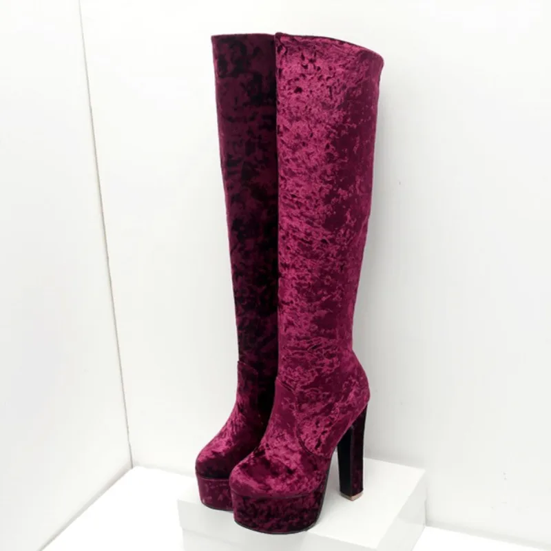 Женские бархатные сапоги до колена на платформе и очень высоком каблуке с