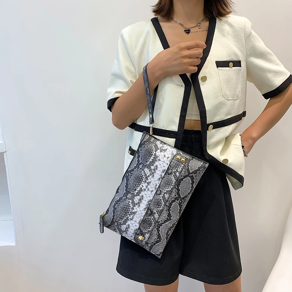 

Women Retro PU Leather Snake Pattern Printing Wristlet Bag Handbags Pouch cheap women's bag 2021 luxury designer handbag