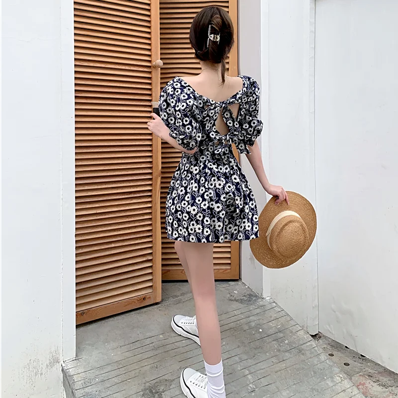 

Korejepo Women Playsuits 2021 Summer French Retro Sweet Sexy Floral V-neck Puff Sleeve Thin Shorts Temperament Wide Leg Pants