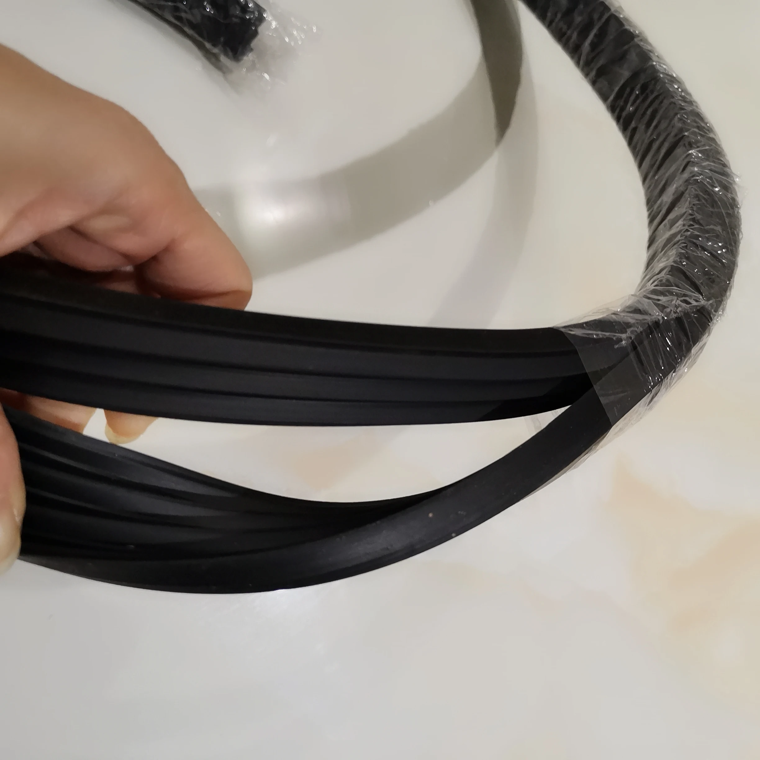 Одна пара (вверх и вниз) Пневматическая Тяговая лента/сетчатый ремень Зажимная