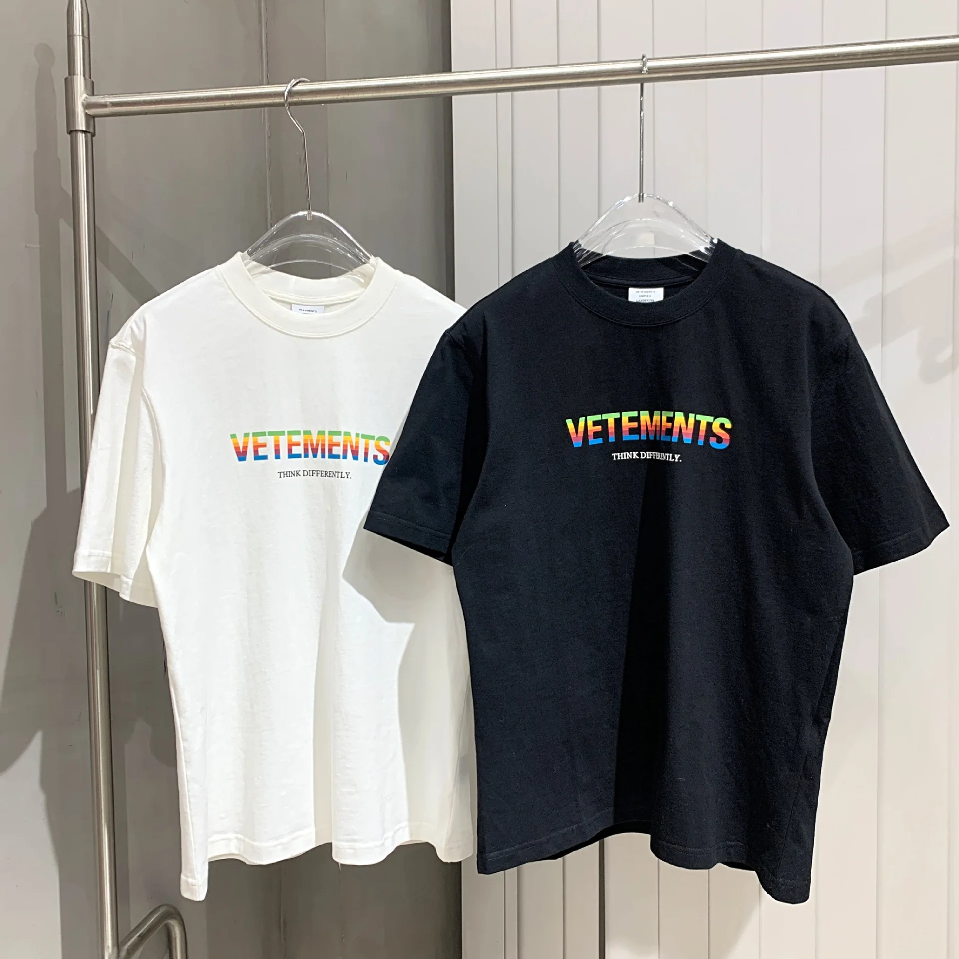 

Ins Vetements VTM Rainbow Candy Logo Letter Printing Loose Tee for Man and Women Oversized Summer Style Best Quality T-Shirts
