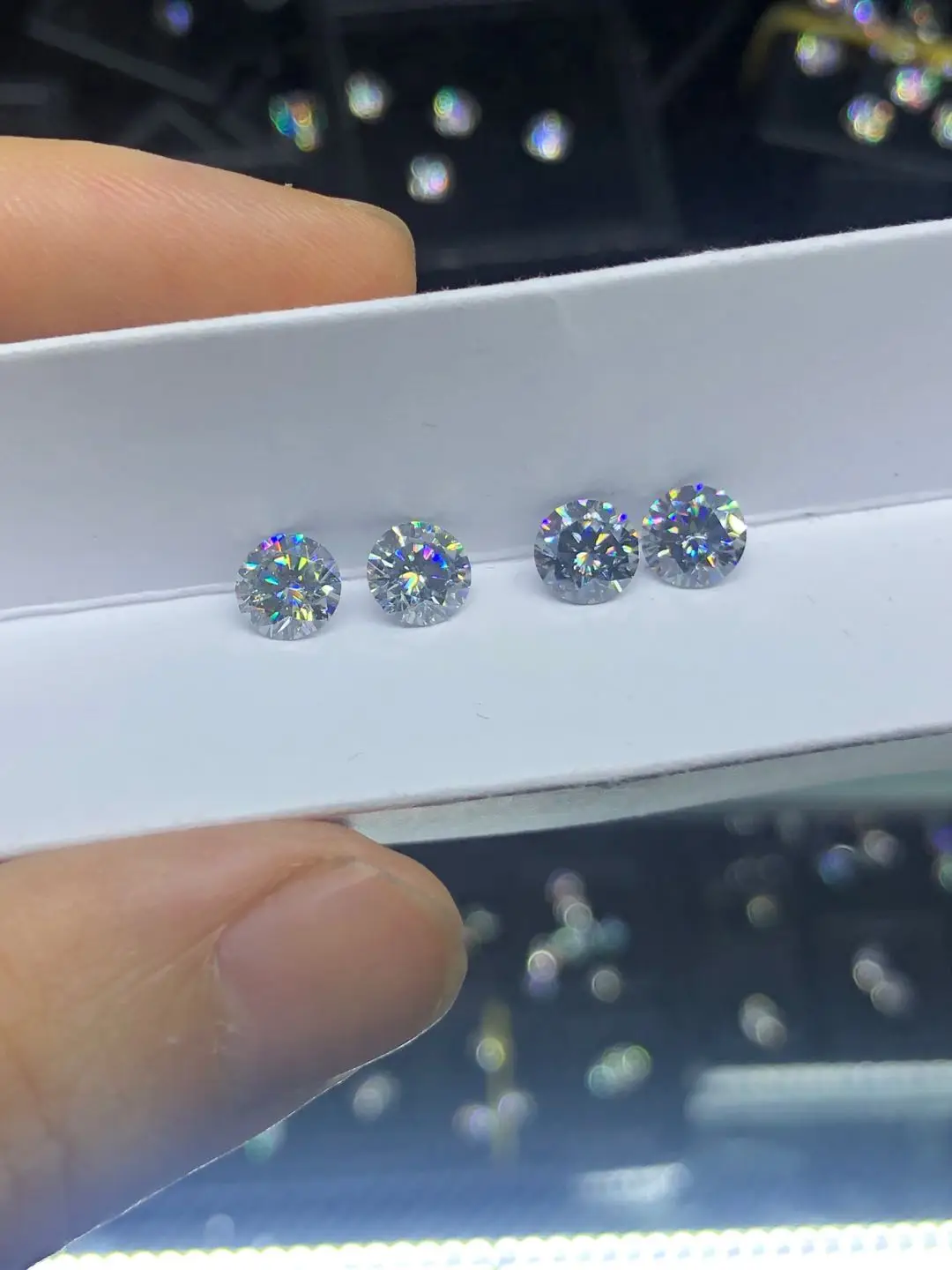 

BEST D COLOR 2PCS 6MM AND 2pcs 7MM AND 1PCS 8MM AND GRAY COLOR 2PCS 6MM AND 2PCS 7MM AND 1PCS 8MM MOISSANITE BEST CLARITY