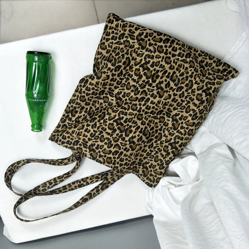 

602/5000 Fashion Women's Leopard Canvas Shoulder Bag Large Capacity Shopping Bag School Bag Travel Leisure Handbag
