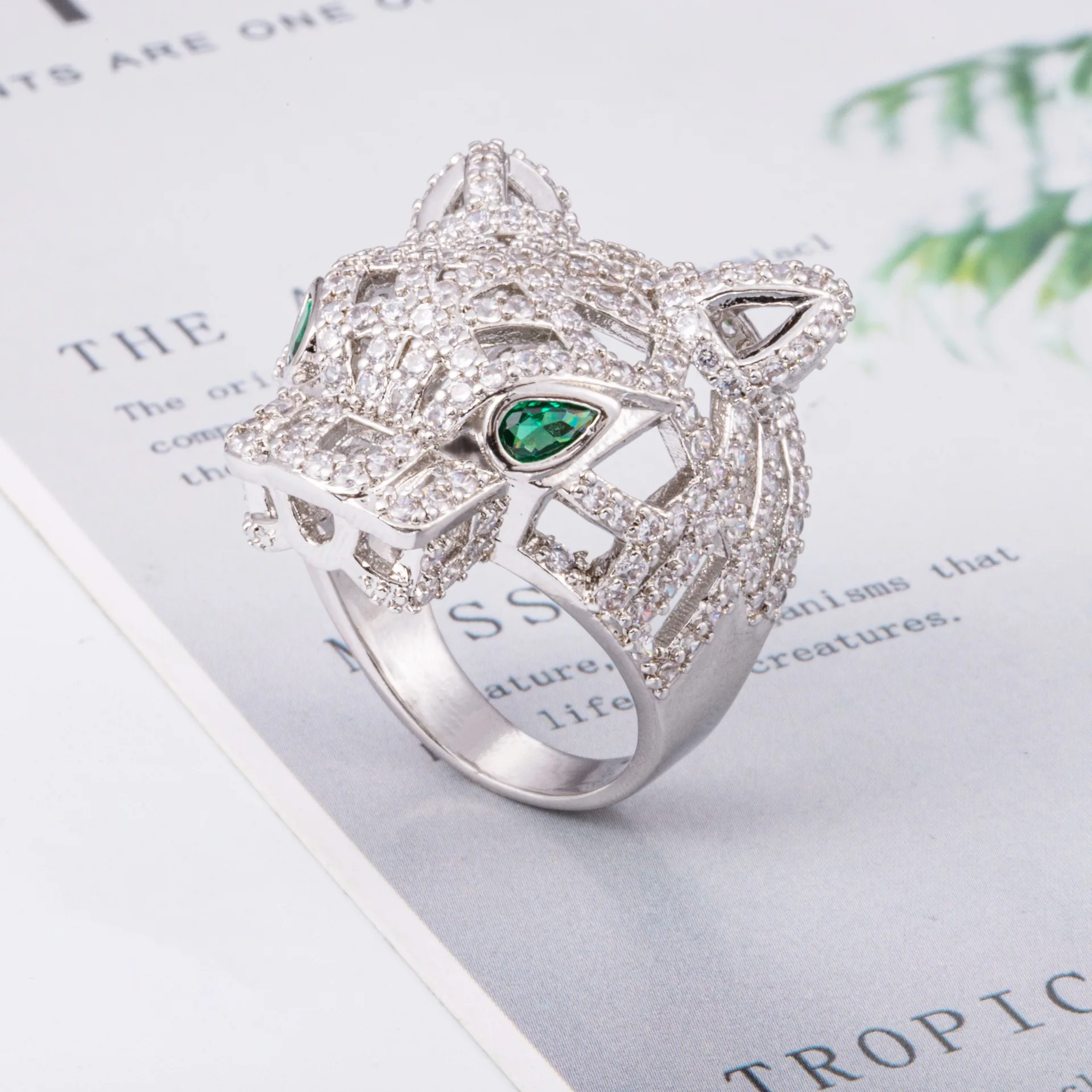 Новый стиль медное инкрустированное бриллиантами властительное кольцо с