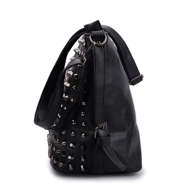 Annmouler Fashion Women Shoulder Bag Pu Leather Crossbody Bag Punk Messenger Bag for Girls Rivet Skull Bucket Bag Black Purse