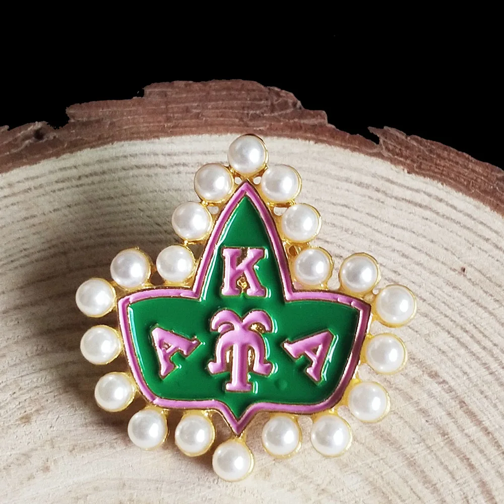 

Женская Брошь с жемчугом и буквами зеленого кленового листа