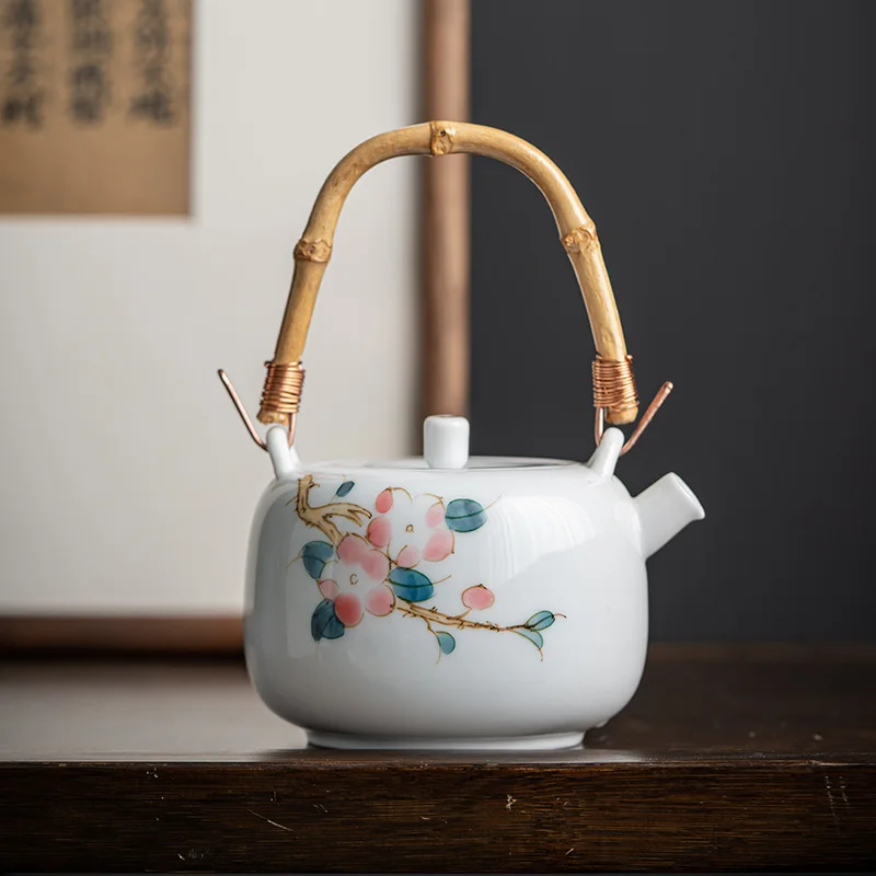 

Hand Painted Ceramic Tea Pot Handmade Bamboo Handle Teapot Simple Hotel Kettle Underglaze Color Kung Fu Tea Master Pots 240Ml