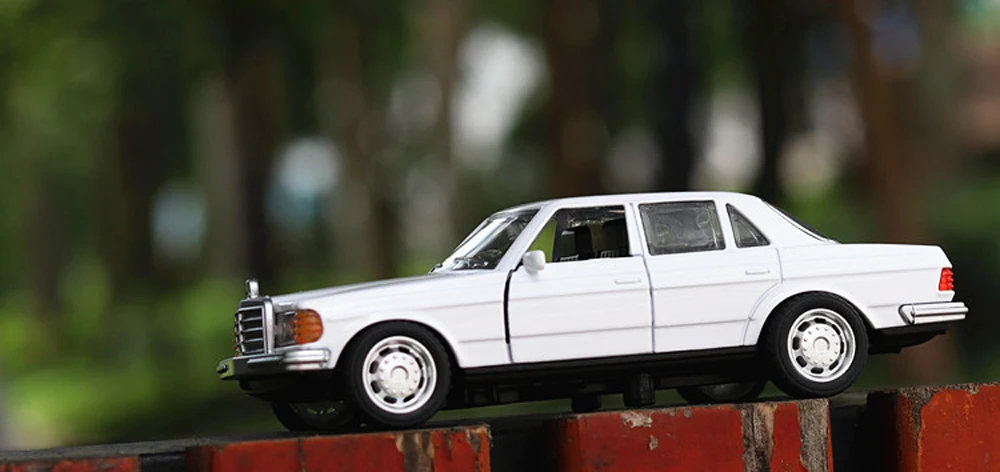 1:36 Mercedes Benz e-класс W123 игрушечный транспорт горячий колесный автомобиль модель металлический корпус двери могут быть открыты