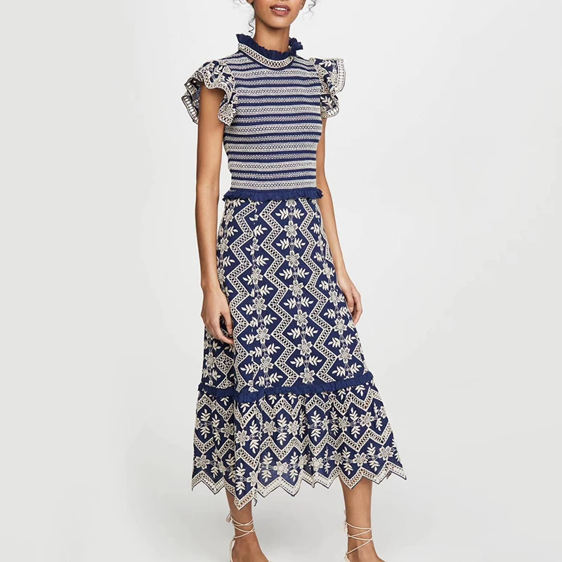 Женское кружевное платье TWOTWINSTYLE белое Повседневное составного кроя без рукавов