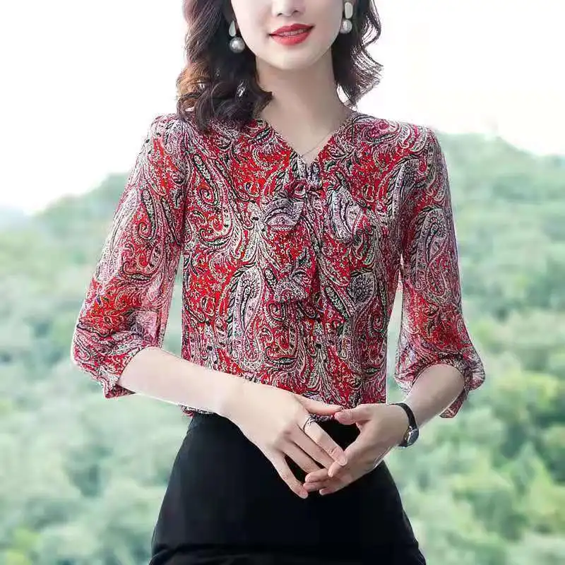 Женская шифоновая блуза с V-образным вырезом и принтом