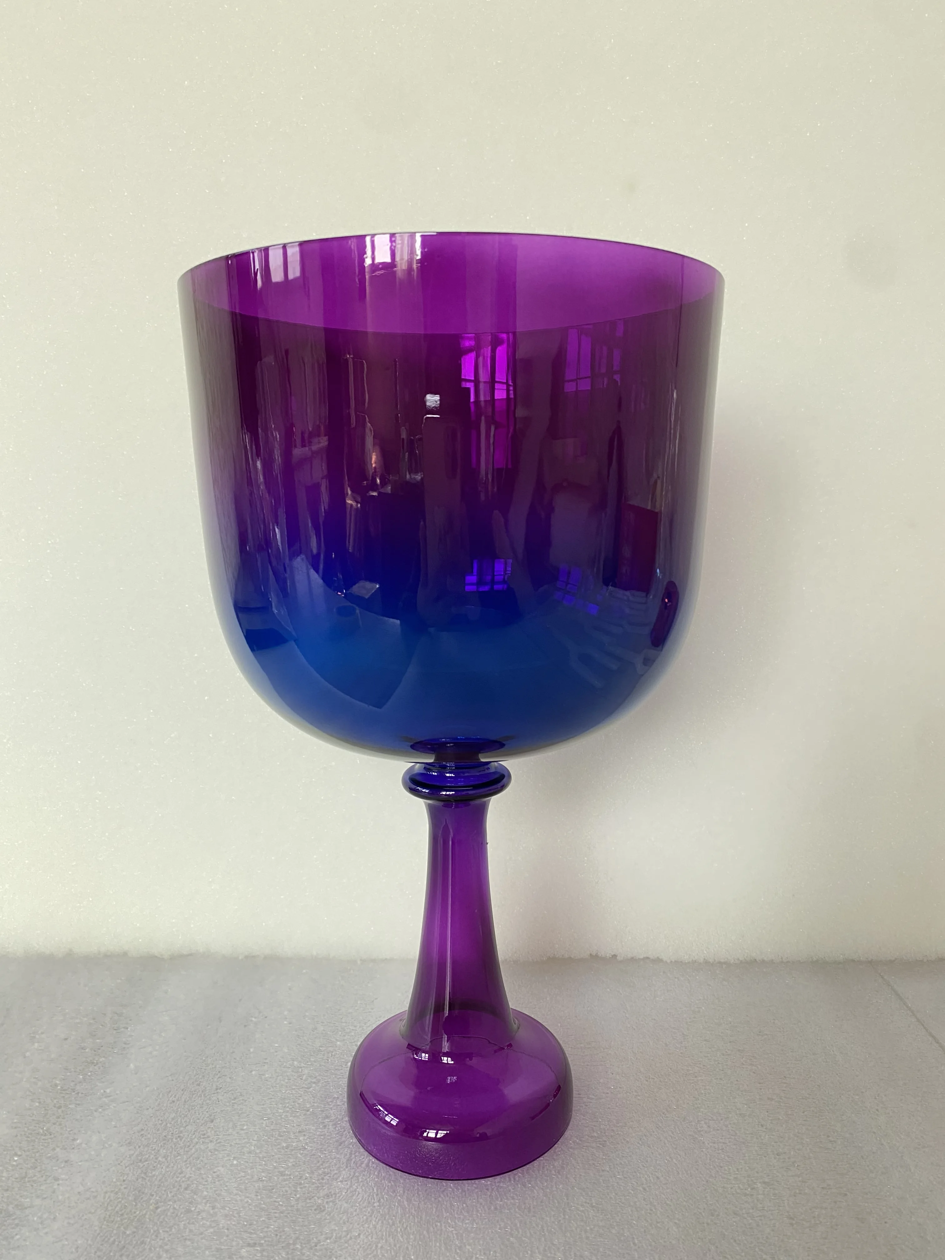 

3th octave mixed light color crystal singing chalice, B note perfect pitch 1 pcs suede mallet 432Hz