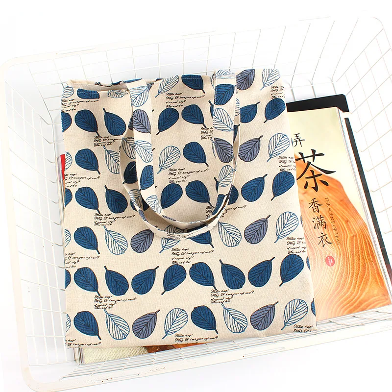 Сумка на плечо из хлопка и льна с принтом синих листьев| |