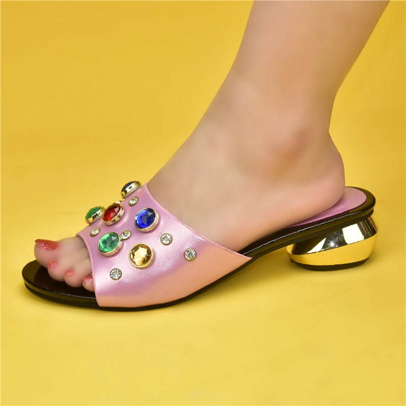 Последняя Высокие ботинки из PU-кожи Сандалии на каблуке Роскошная женская обувь