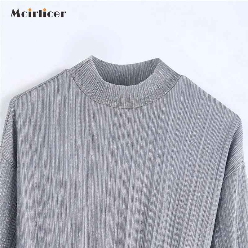 Женское вечернее платье с оборками серебристое круглым вырезом длинным рукавом