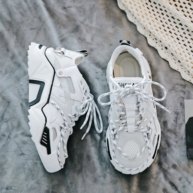 

2021 new spring and autumn personalized women's casual shoes reflective light sports shoes women's breathable small white shoes