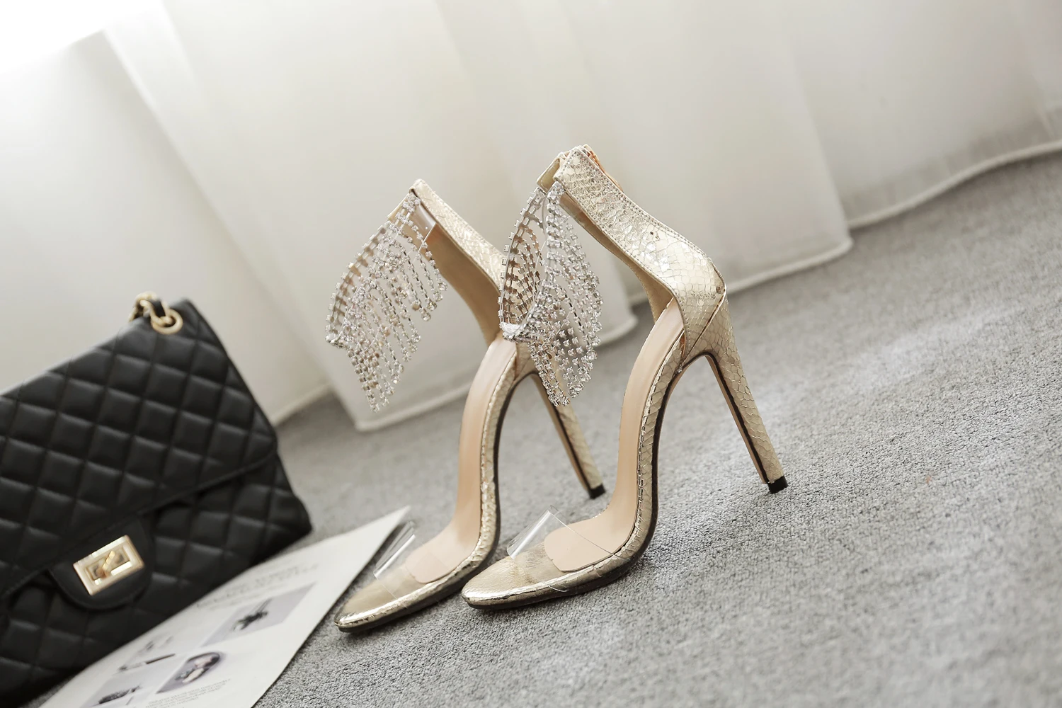 Босоножки женские с бахромой классические туфли ремешком на щиколотке сандалии